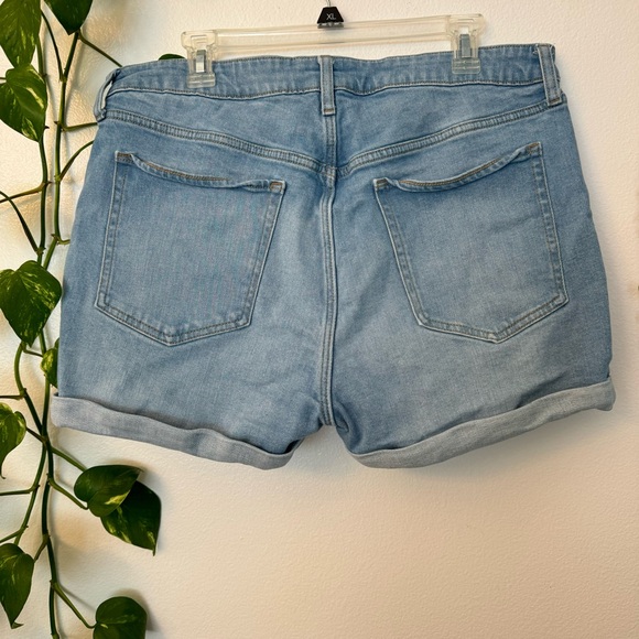 Old Navy Blue Jean Shorts Mid-Rise Casual - Picture 2 of 3